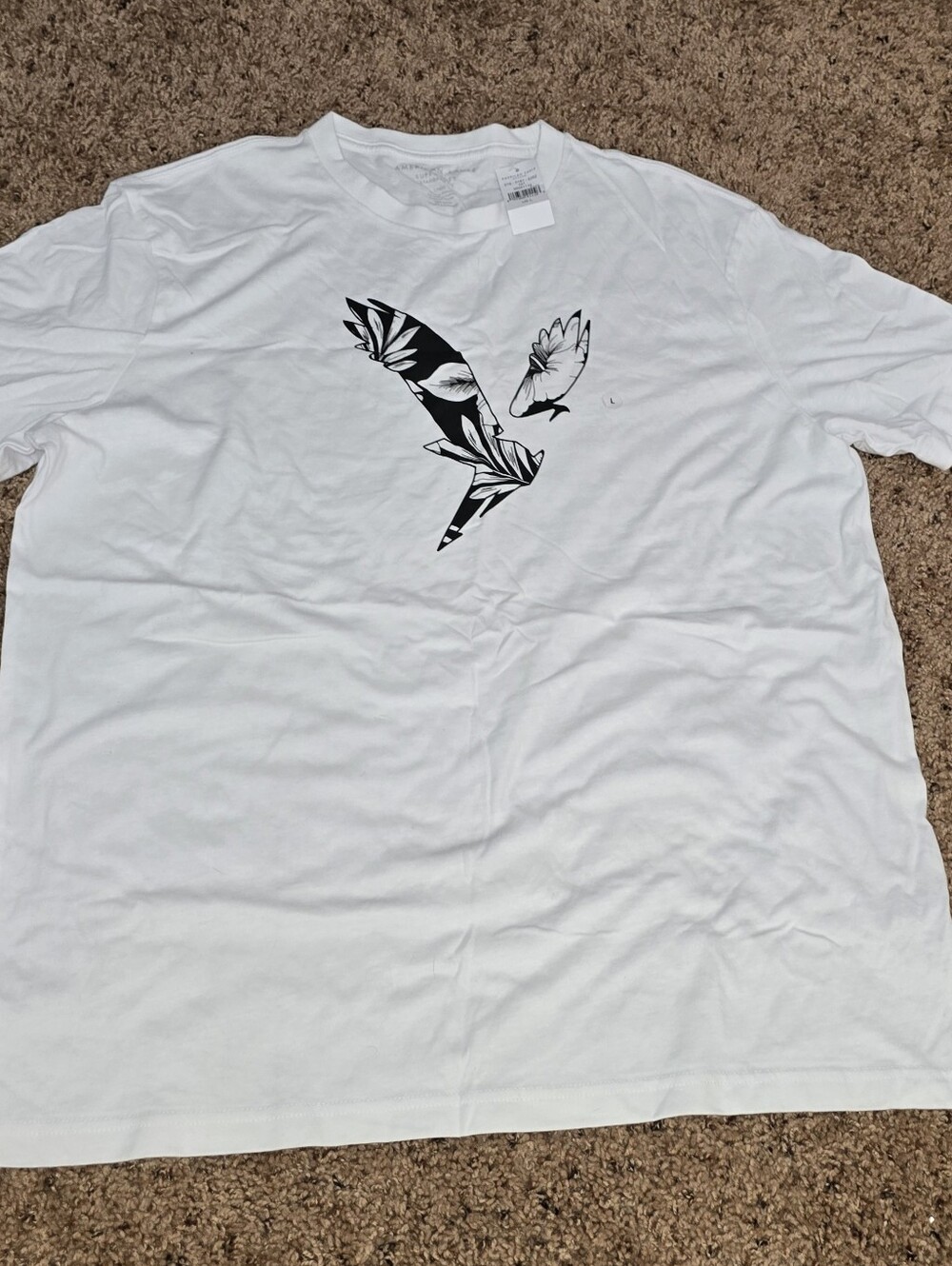 American Eagle Outfitters White Tee with Black Leaf Graphic